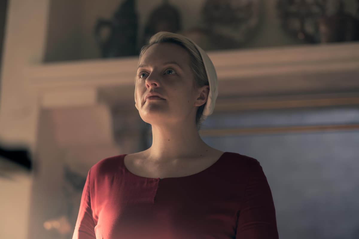 Elisabeth Moss Reprises ‘Handmaid’s Tale’ Role On...