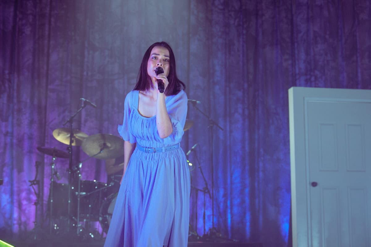 Mitski Brings a Regal “If I Leave” to Kimmel