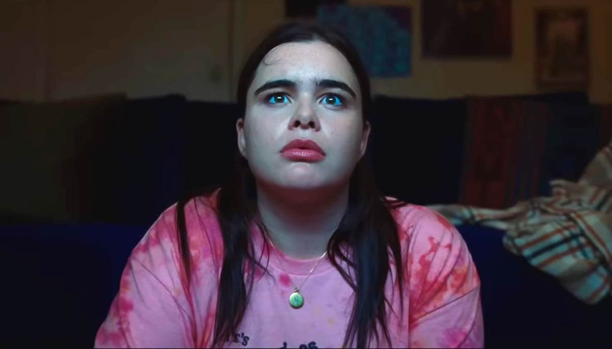 Barbie Ferreira drowned herself in horrifying old...