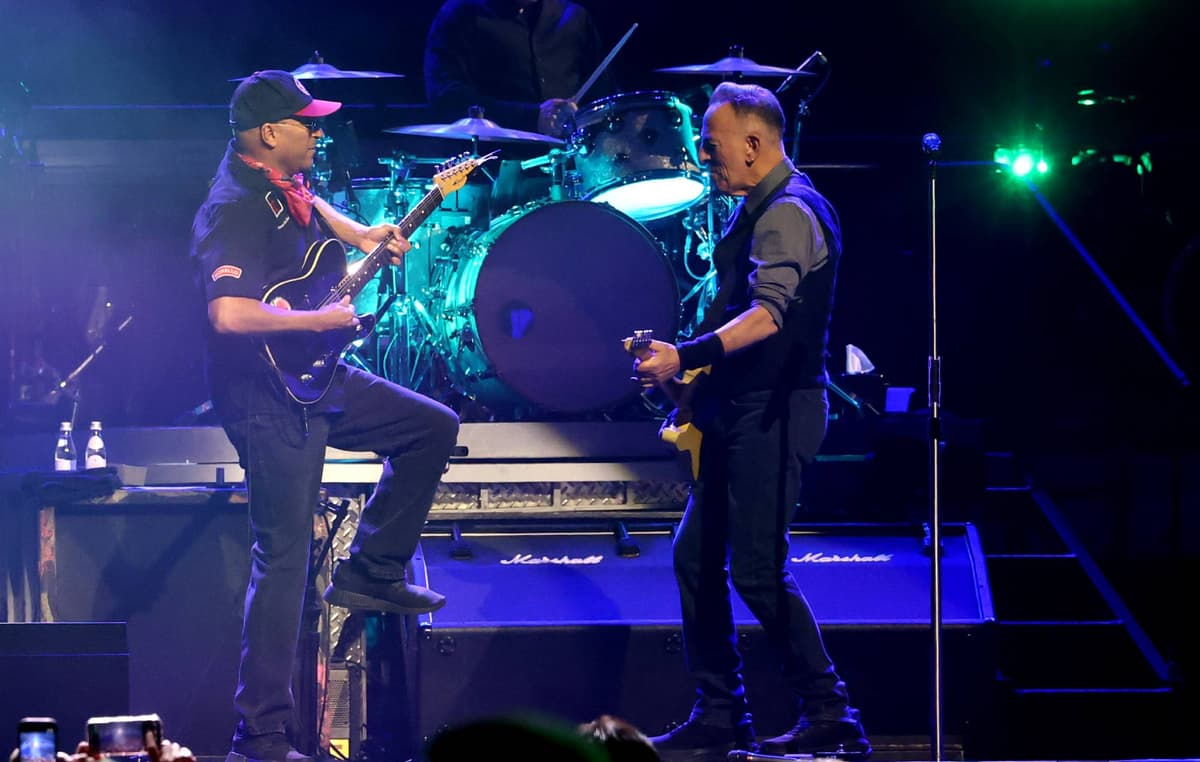 Bruce Springsteen releases Prince ‘Purple Rain’...