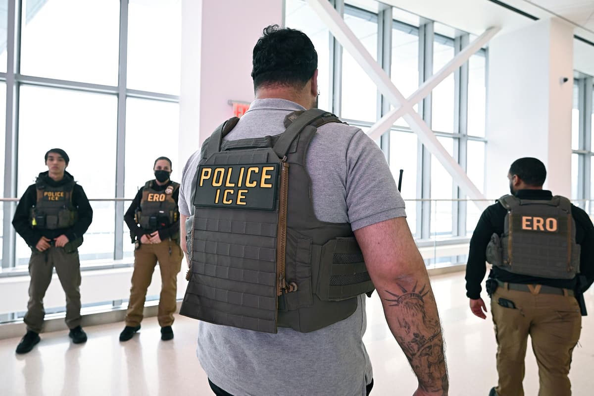 ICE Agents Frustrate Airport Workers as Shutdown...