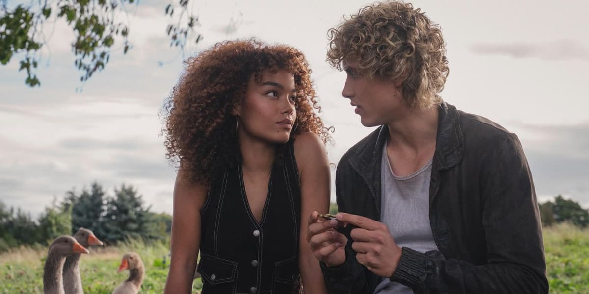 This Hunger Games Star Reveals the On-Set Ritual...