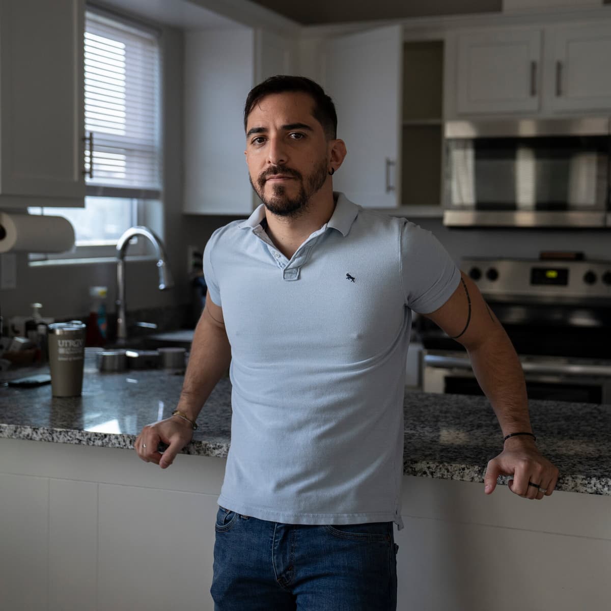 Venezuelan Doctor Detained in Texas After Losing...